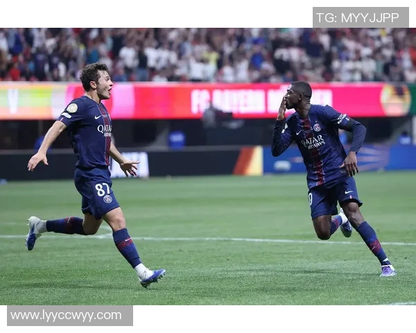 友谊赛精彩对决那不勒斯与巴黎圣日耳曼战成平局乌龙球成焦点