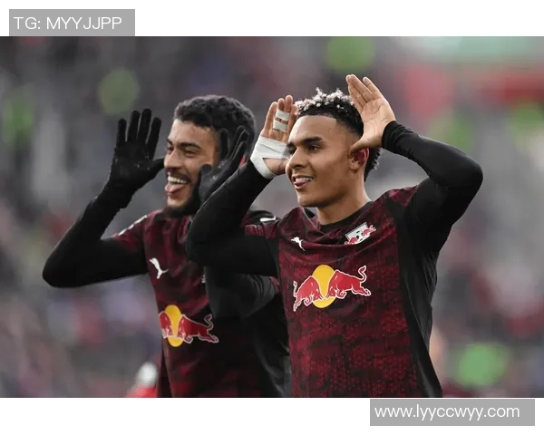 意甲精彩对决:拜仁与莱比锡战成平局乌龙球成比赛转折点解析