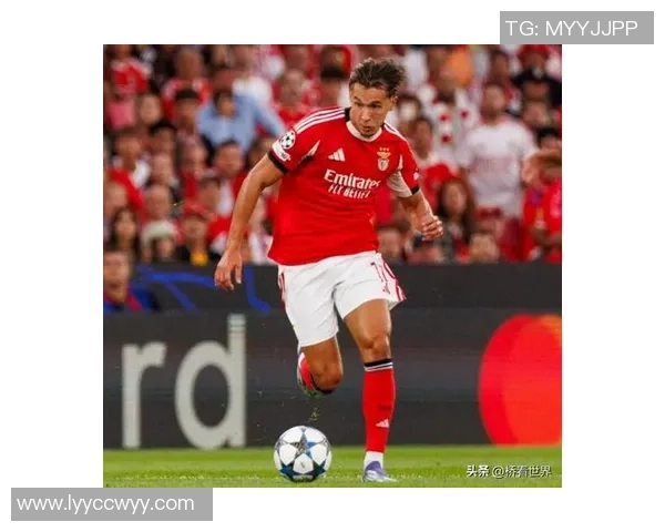 欧联杯曼联小胜本菲卡帽子戏法引发全场热烈反响分析