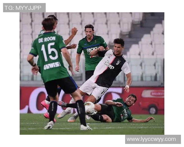 意甲焦点战尤文图斯凭乌龙球小胜AC米兰全场热情高涨