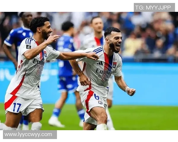 友谊赛精彩瞬间里昂小胜多特蒙德引发争议判罚热议